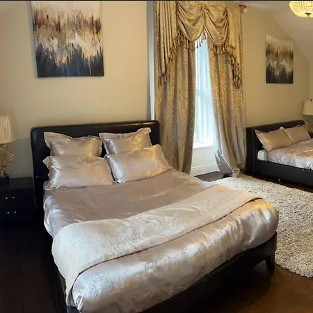 Skryne Castle Kır Evi *